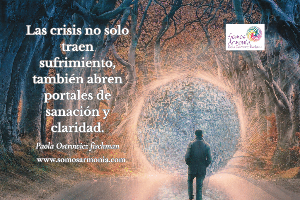 Imagen simbólica de una persona frente a un portal luminoso en medio de un bosque. Representa el proceso de transformación interior que puede surgir en momentos de crisis, cuando el cambio se convierte en una oportunidad de sanación y claridad.